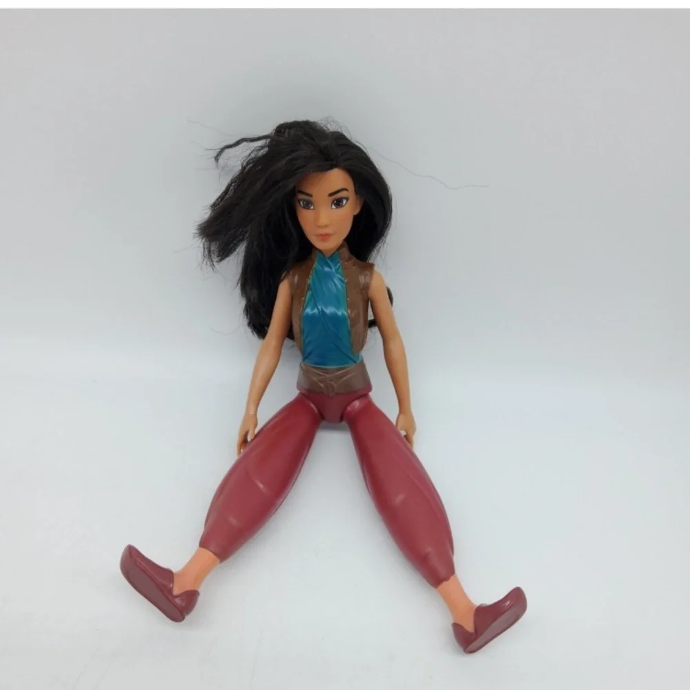 Disney Pricess Raya Doll with Teal and Burgundy Outfit
